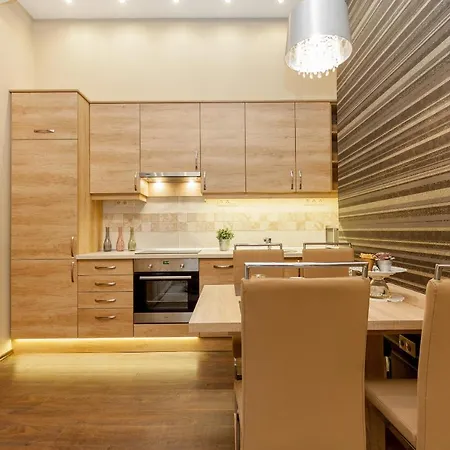 A_or_ B_luxflat_2br_2ba_vaci Street Budapeste